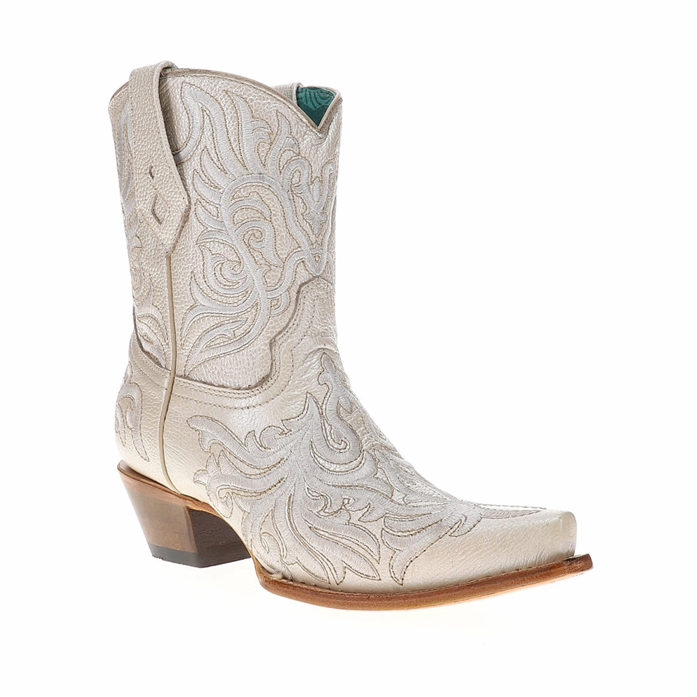 Durable Tread Pattern Ankle Embroidered Snip Toe Pull On Cowboy Booties