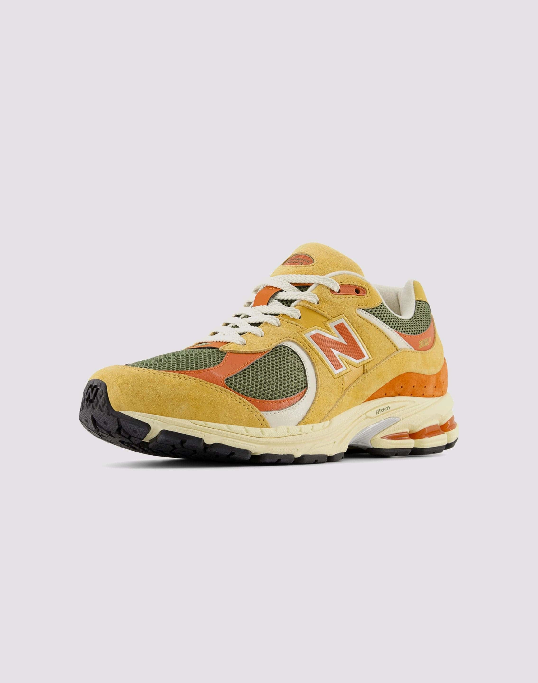 Sleek cushioning New Balance 2002R