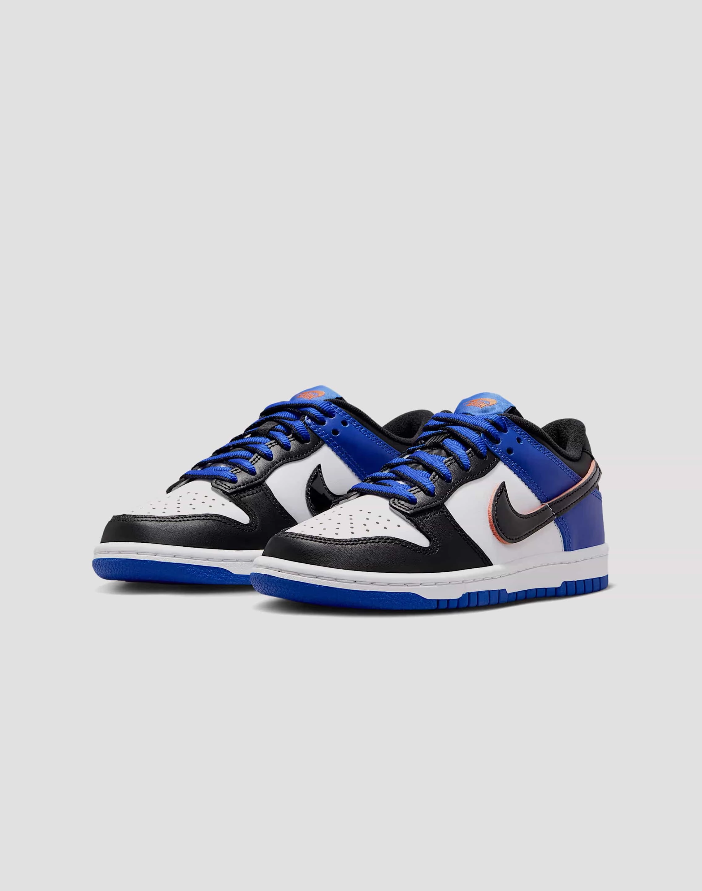 sporty - style Nike Dunk Low Grade-School