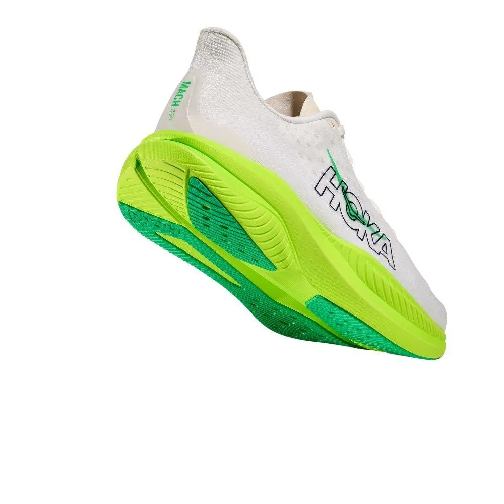 running in a volleyball court area shoes HOKA MACH 6 ????????????????????