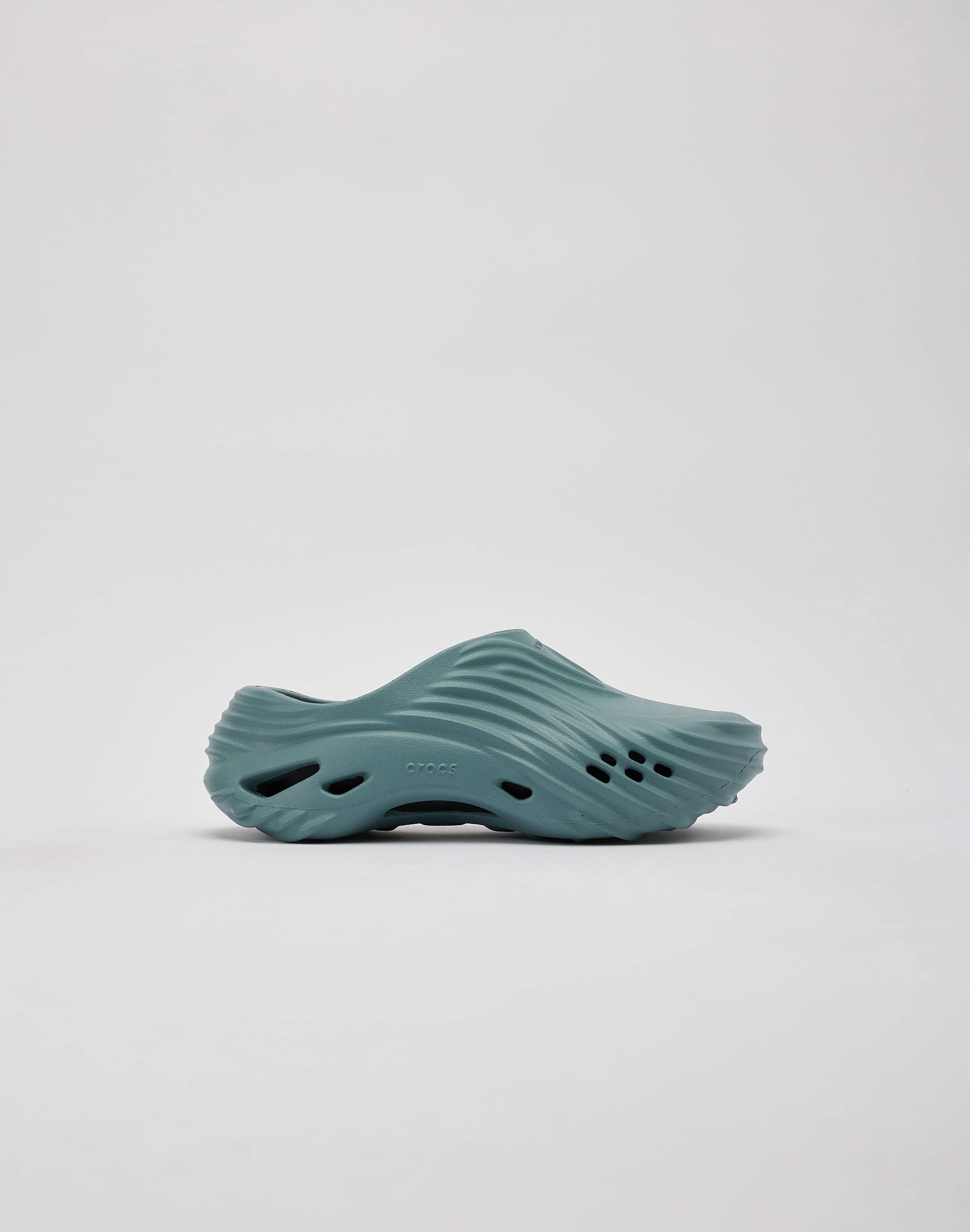 Crocs Echo Wave Grade-School Sleek Fit