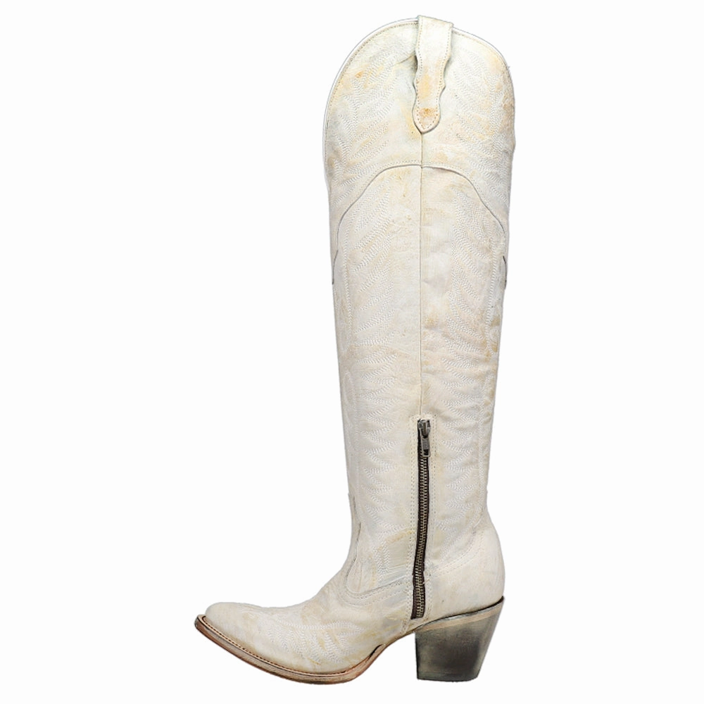 Classic Fit Distressed Embroidered Round Toe Cowboy Boots