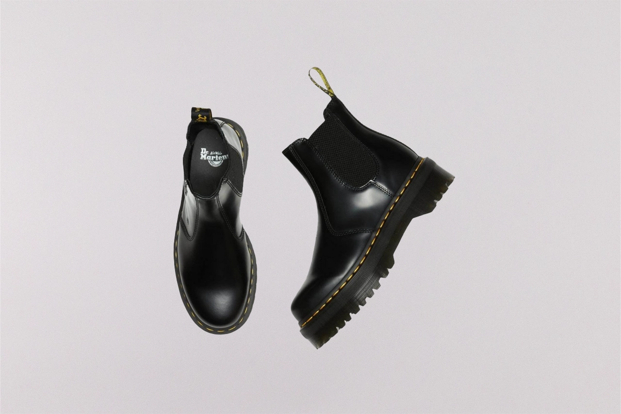 Quick Wear Feather Light Daily Walks Dr. Martens 2976 Smooth Leather Platform Chelsea Boots - 24687001