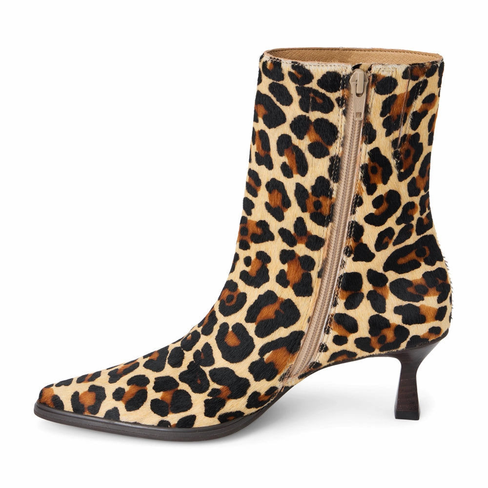 Cold resistant Gabbie Leopard Print Pointed Toe Zippered Booties