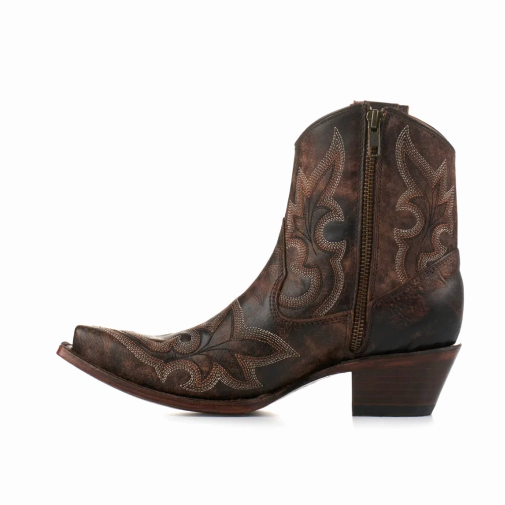 Non Marking Tread Thermoplastic Urethane Outsole Embroidered Snip Toe Cowboy Booties