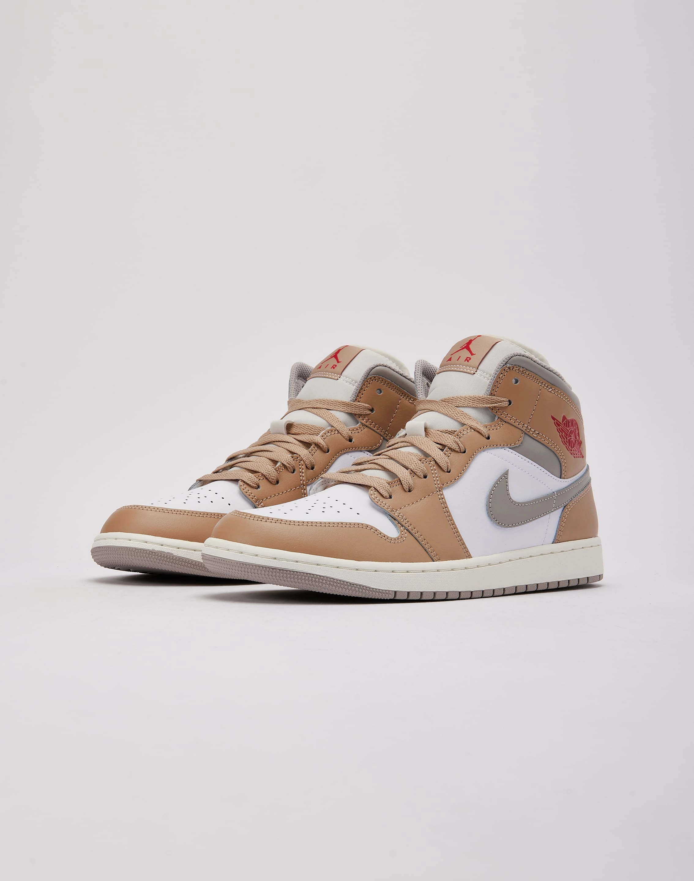 Fitting Sleek Ease Jordan Air Jordan 1 Mid