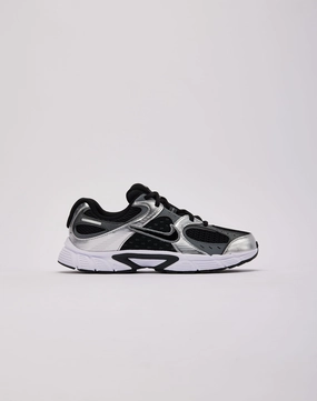 studded Nike V5 RNR Grade-School