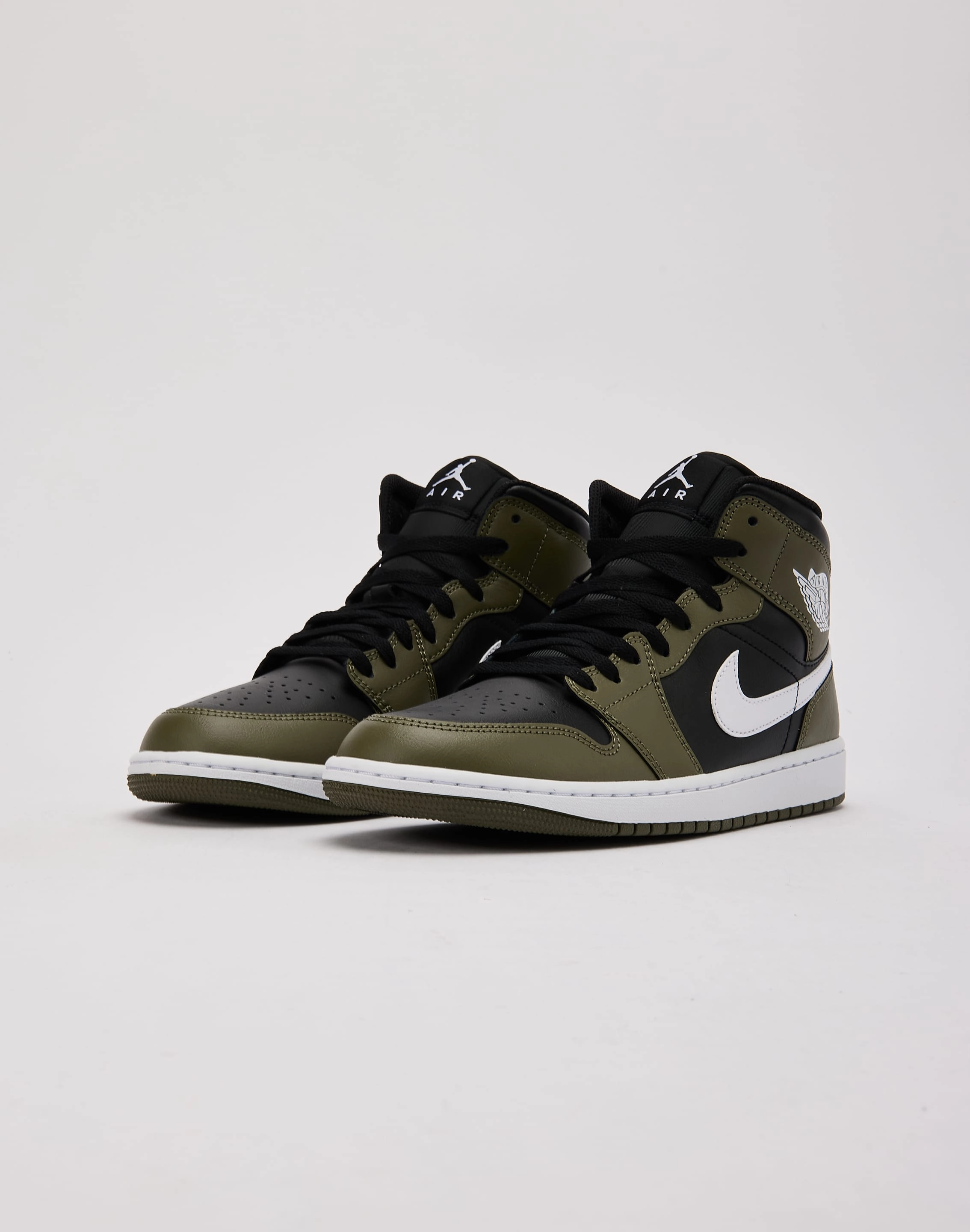 Jordan Air Jordan 1 Mid Premium Leather Alternatives Quick Dry Tech