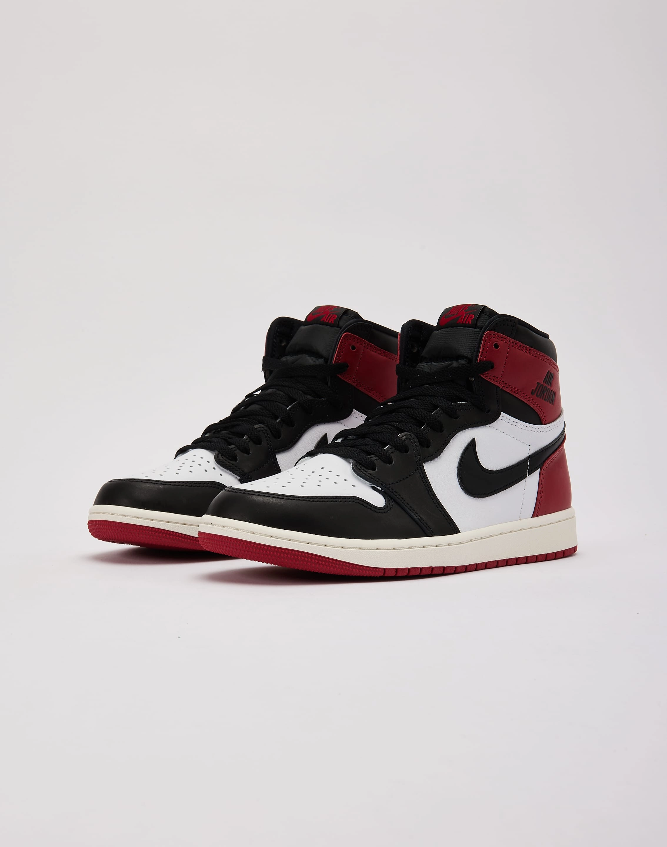 All-day arch support Lightweight Build Jordan Air Jordan 1 Retro High OG 'Black Toe Reimagined'