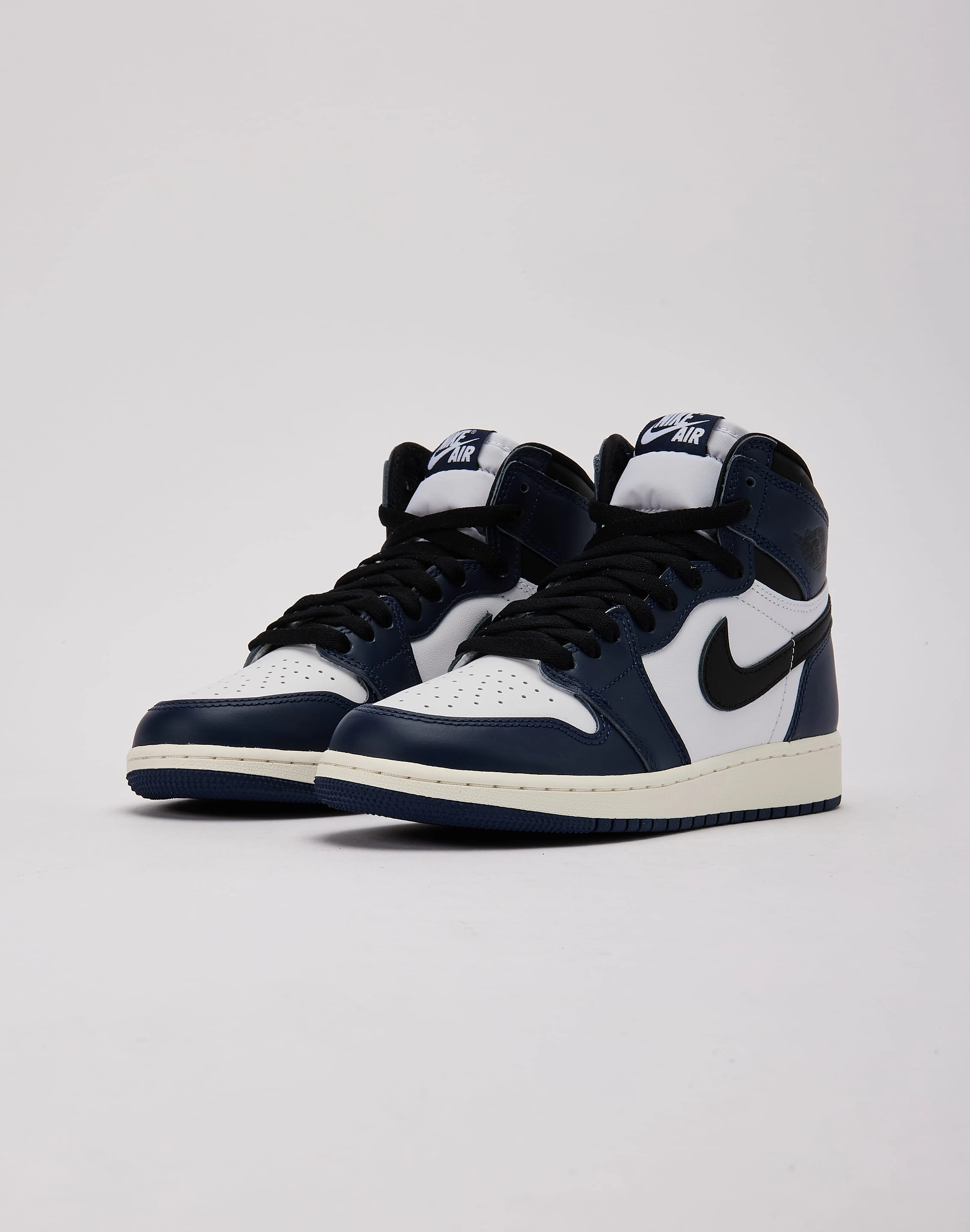 Jordan Air Jordan 1 Retro High OG 'Midnight Navy' Grade-School Structured sole Recycled Composite