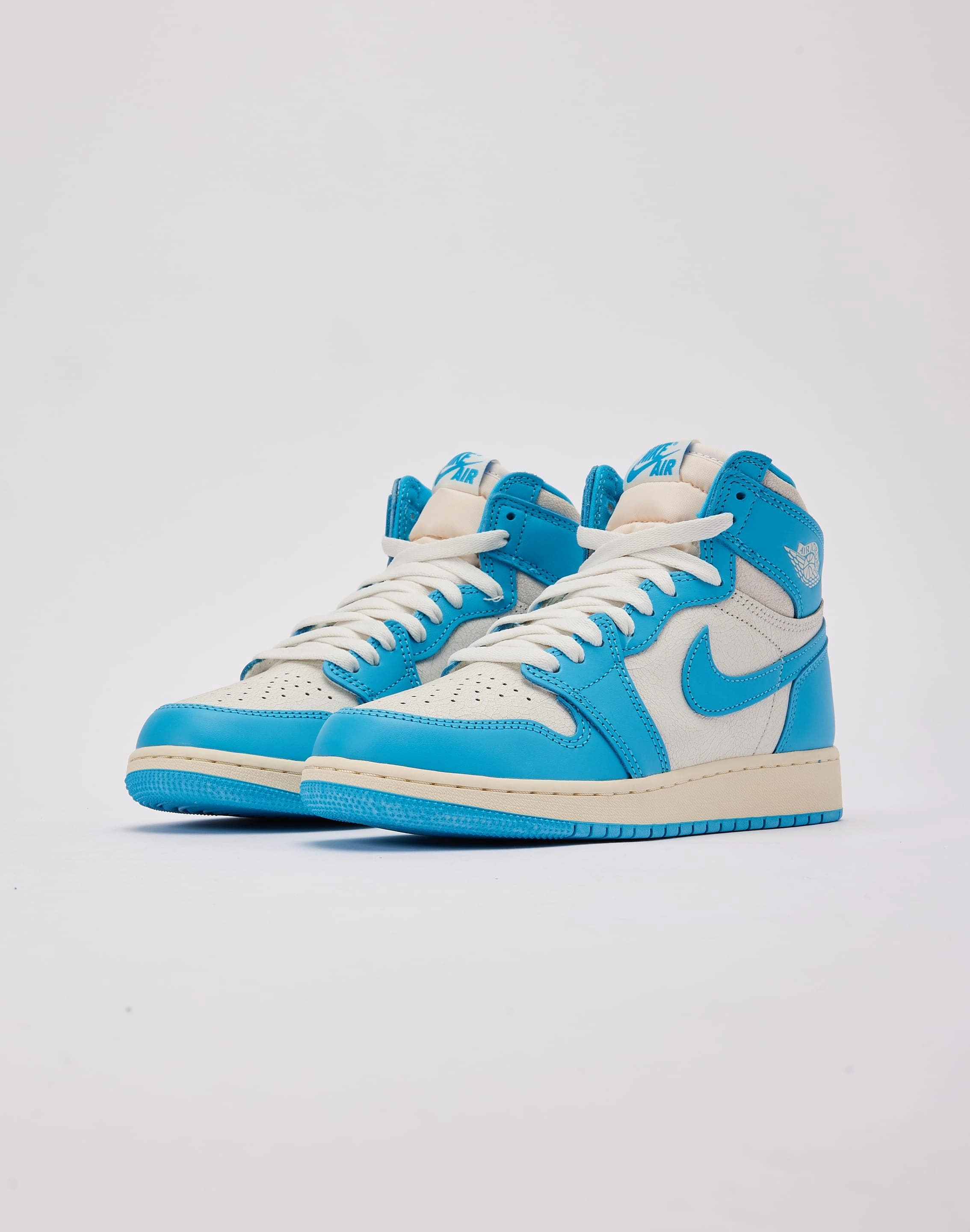Smooth zipper closure Ultimate Wear Jordan Air Jordan 1 Retro High OG 'UNC Reimagined' Grade-School