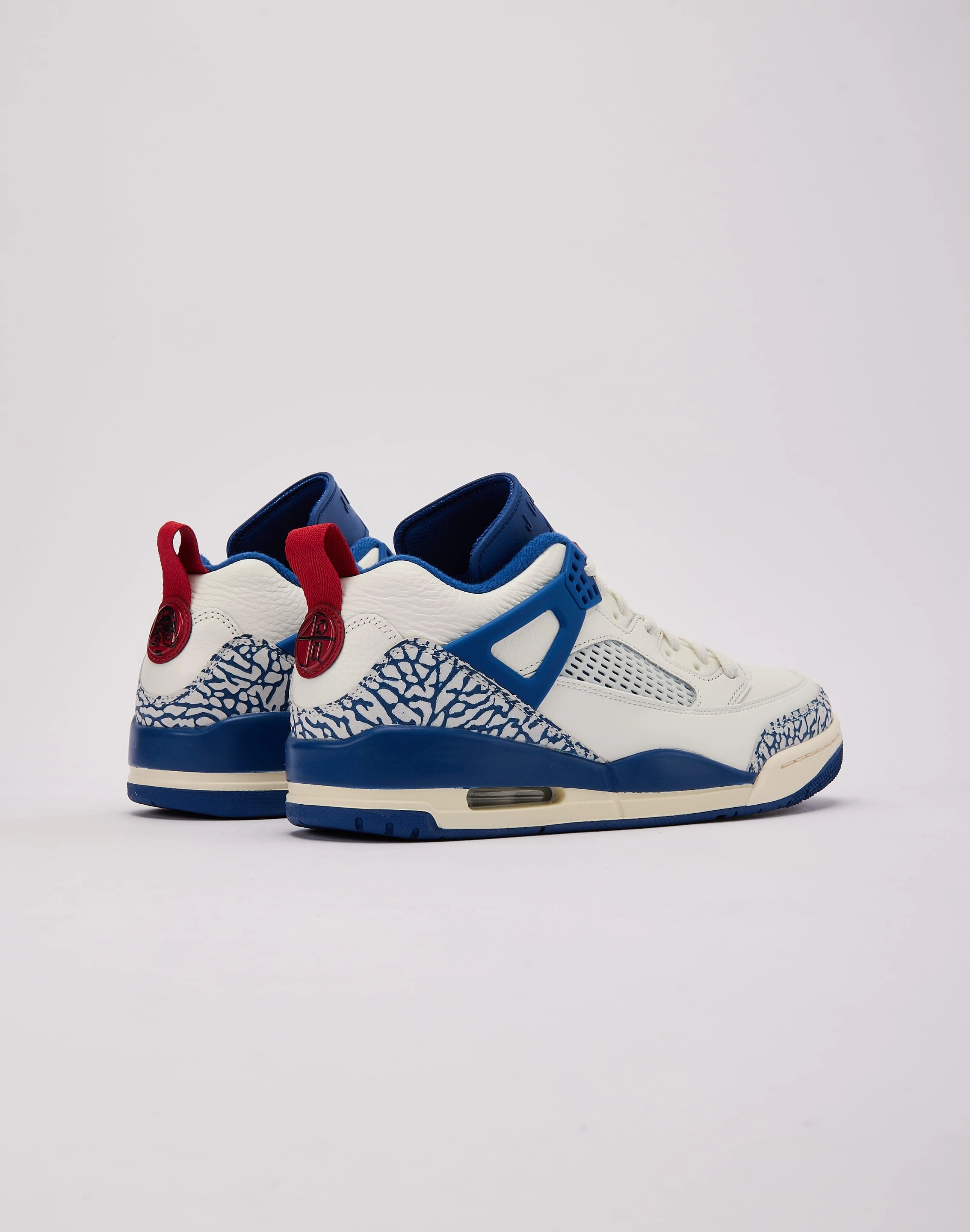 Superior support Jordan Spizike Low