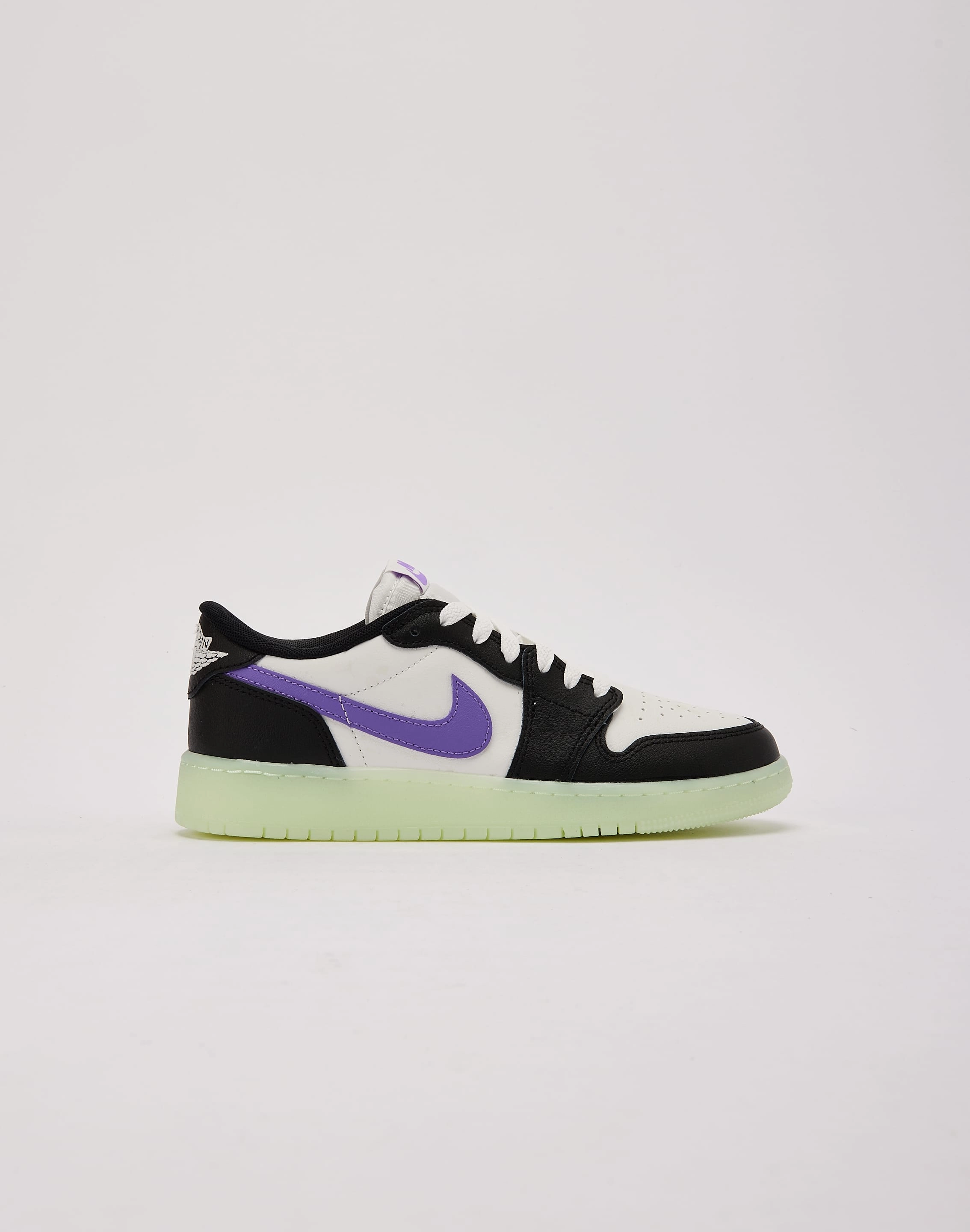 Jordan Air Jordan 1 Retro Low OG 'Black Raspberry' Grade-School High-performance piece