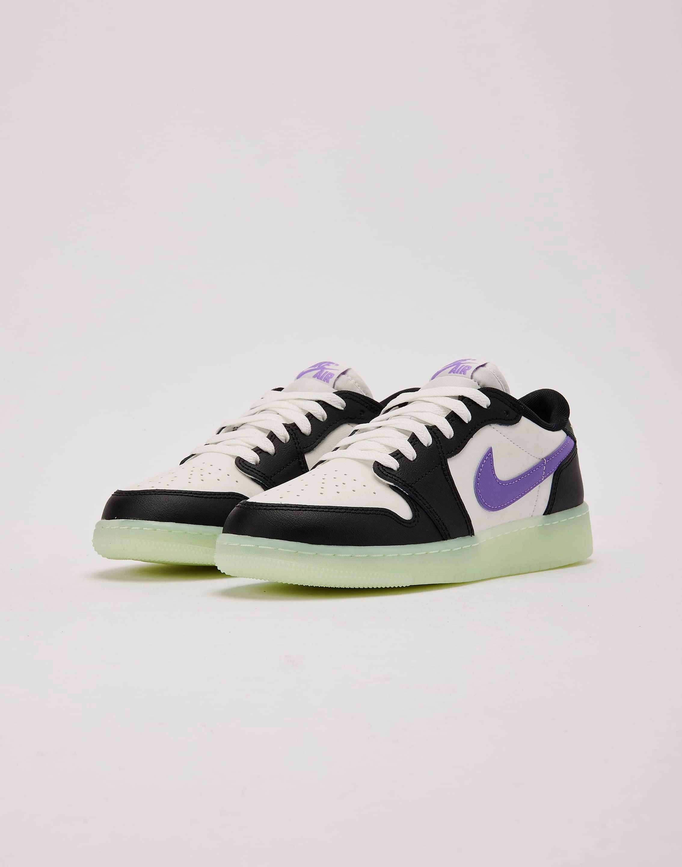 Jordan Air Jordan 1 Retro Low OG 'Black Raspberry' Grade-School daily commuters' sneakers