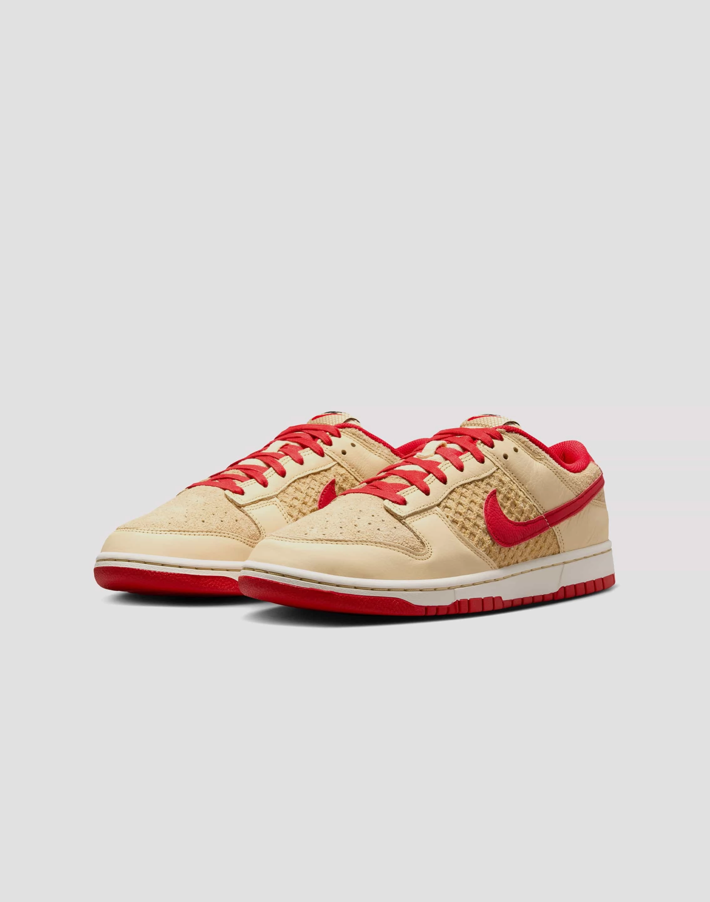 Nike Dunk Low Retro SE "Strawberry Waffle" All-purpose fit