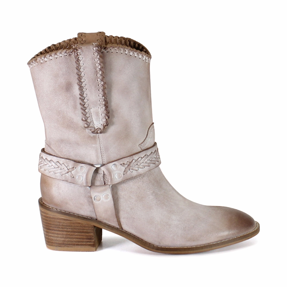 Glass Heart Round Toe Pull On Boots Shock Absorbing Comfort Seeker Hiking Comfort