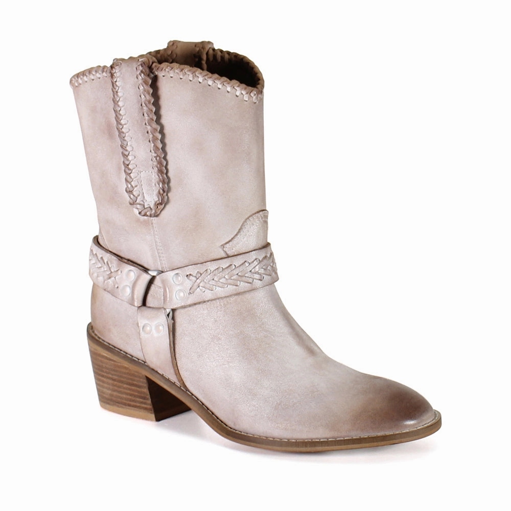 Protective Finish Snowy Path Glass Heart Round Toe Pull On Boots