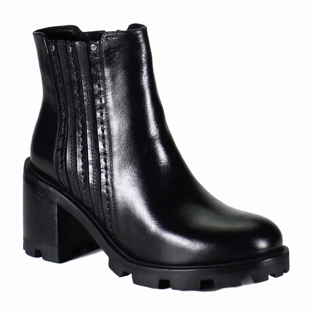 Spice Berry Lug Round Toe Zippered Booties Work