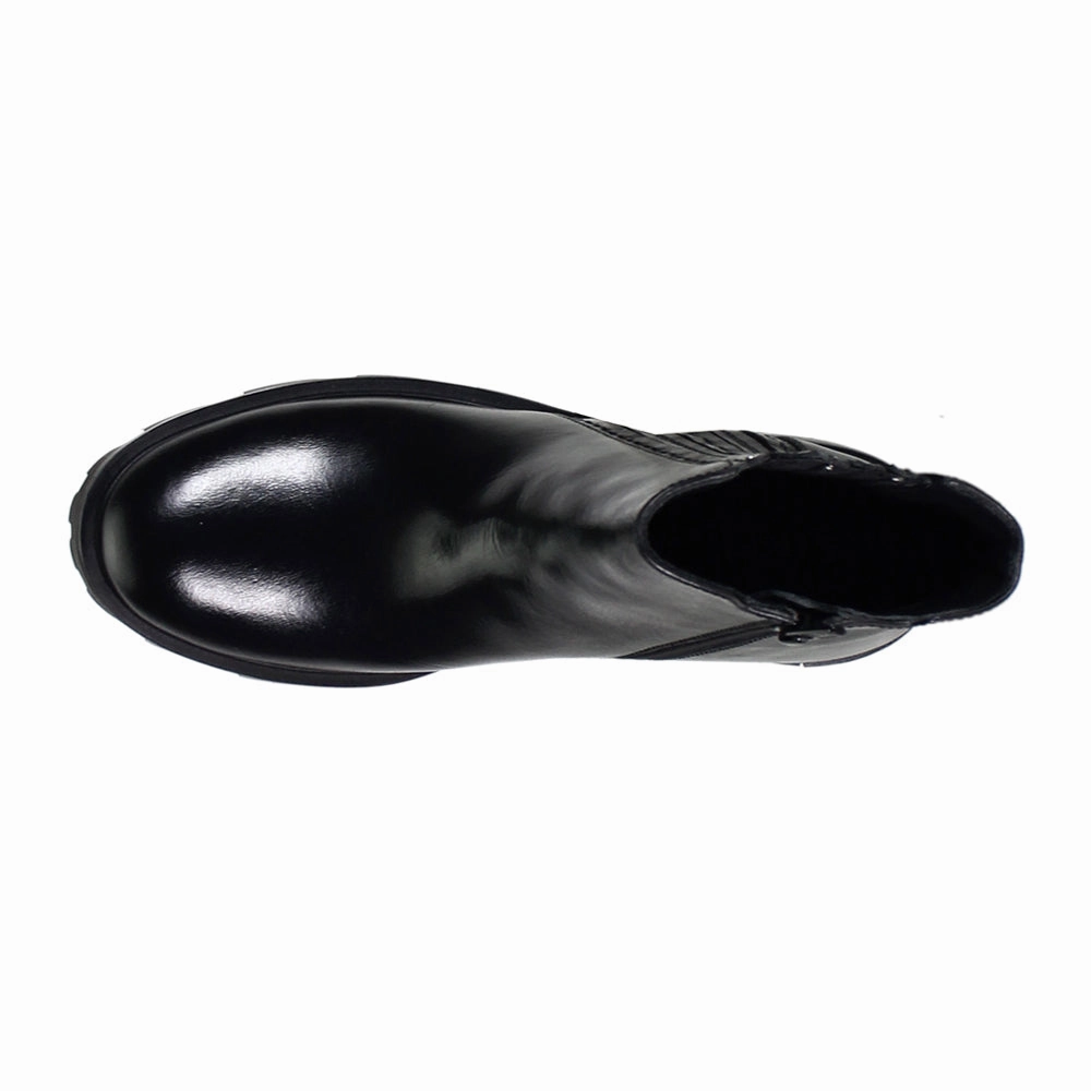 Vintage Style Spice Berry Lug Round Toe Zippered Booties