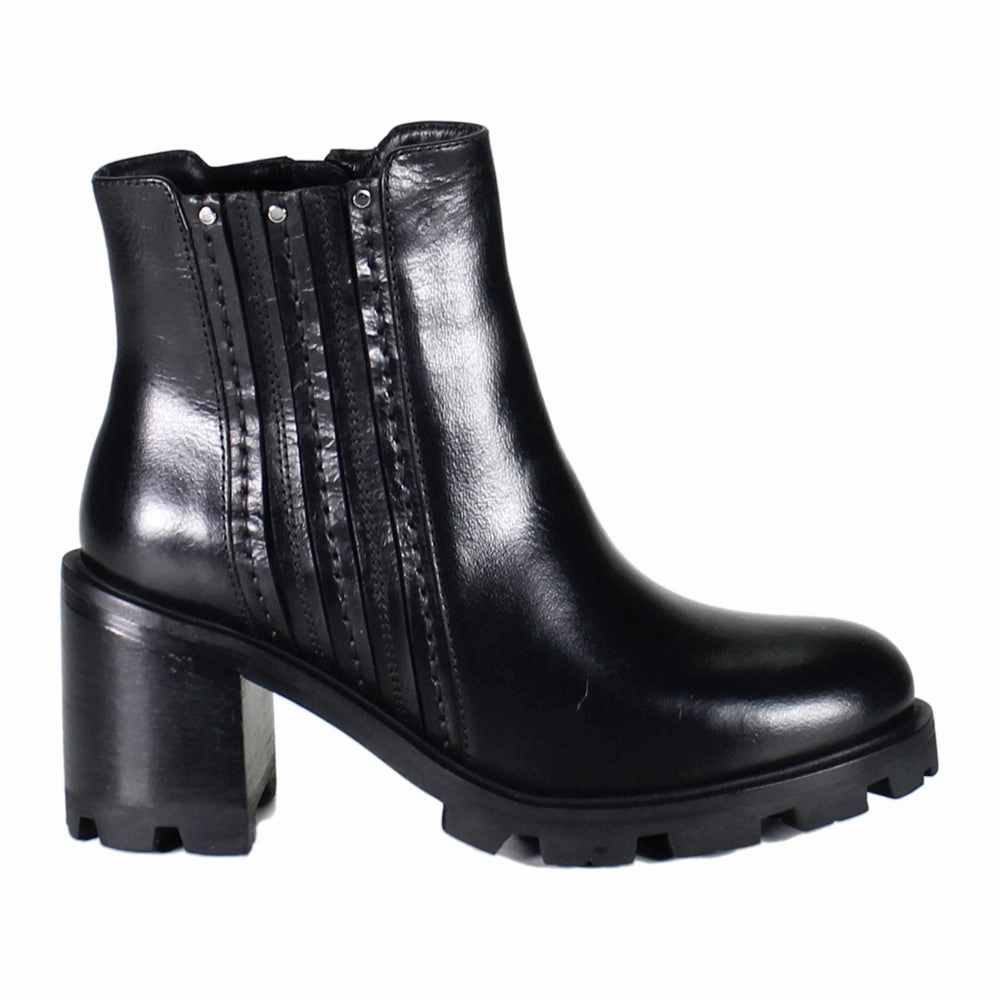 Spice Berry Lug Round Toe Zippered Booties soft fit Wide Range