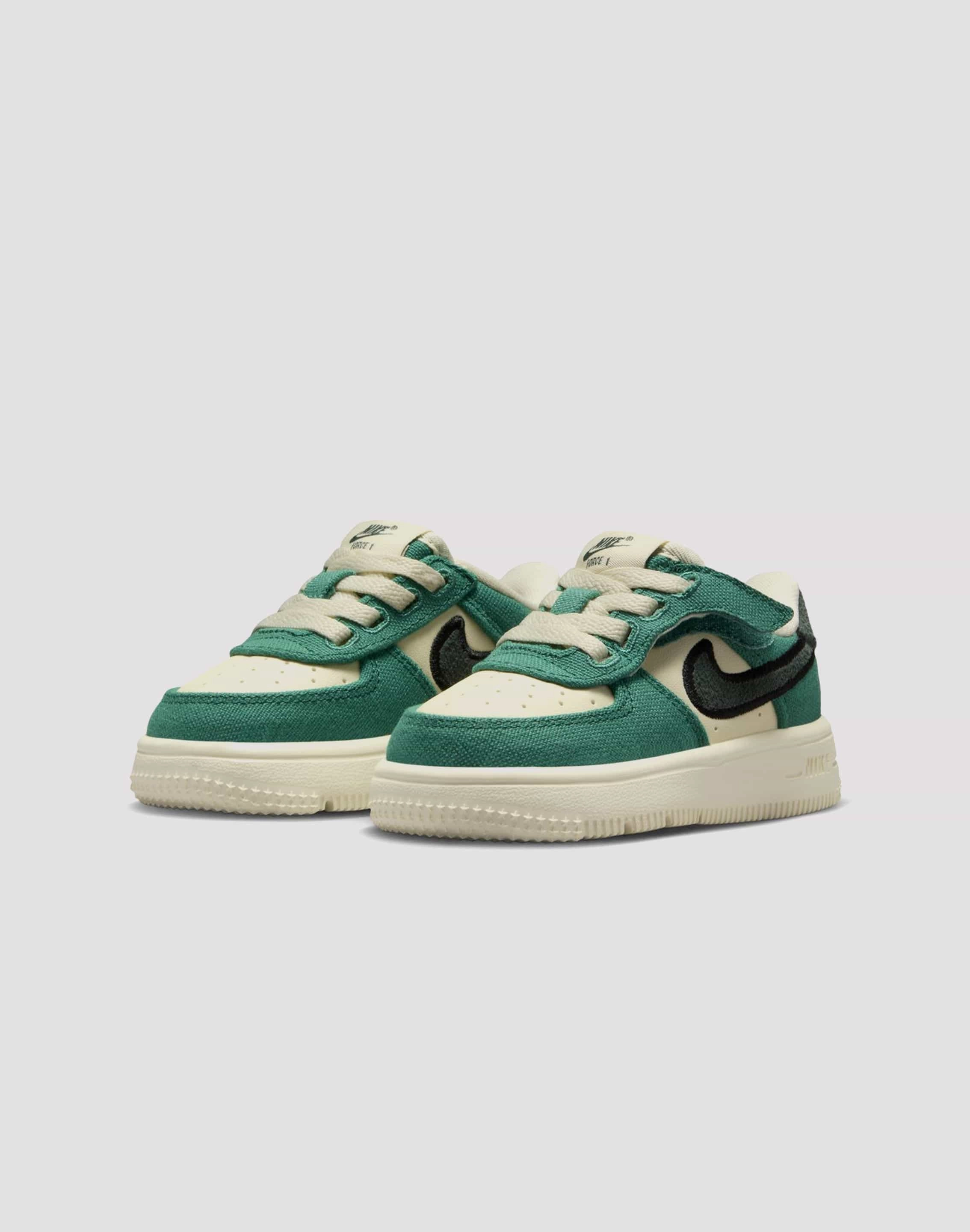 Ultra-soft traction casual - style Nike Air Force 1 Low EasyOn Toddler
