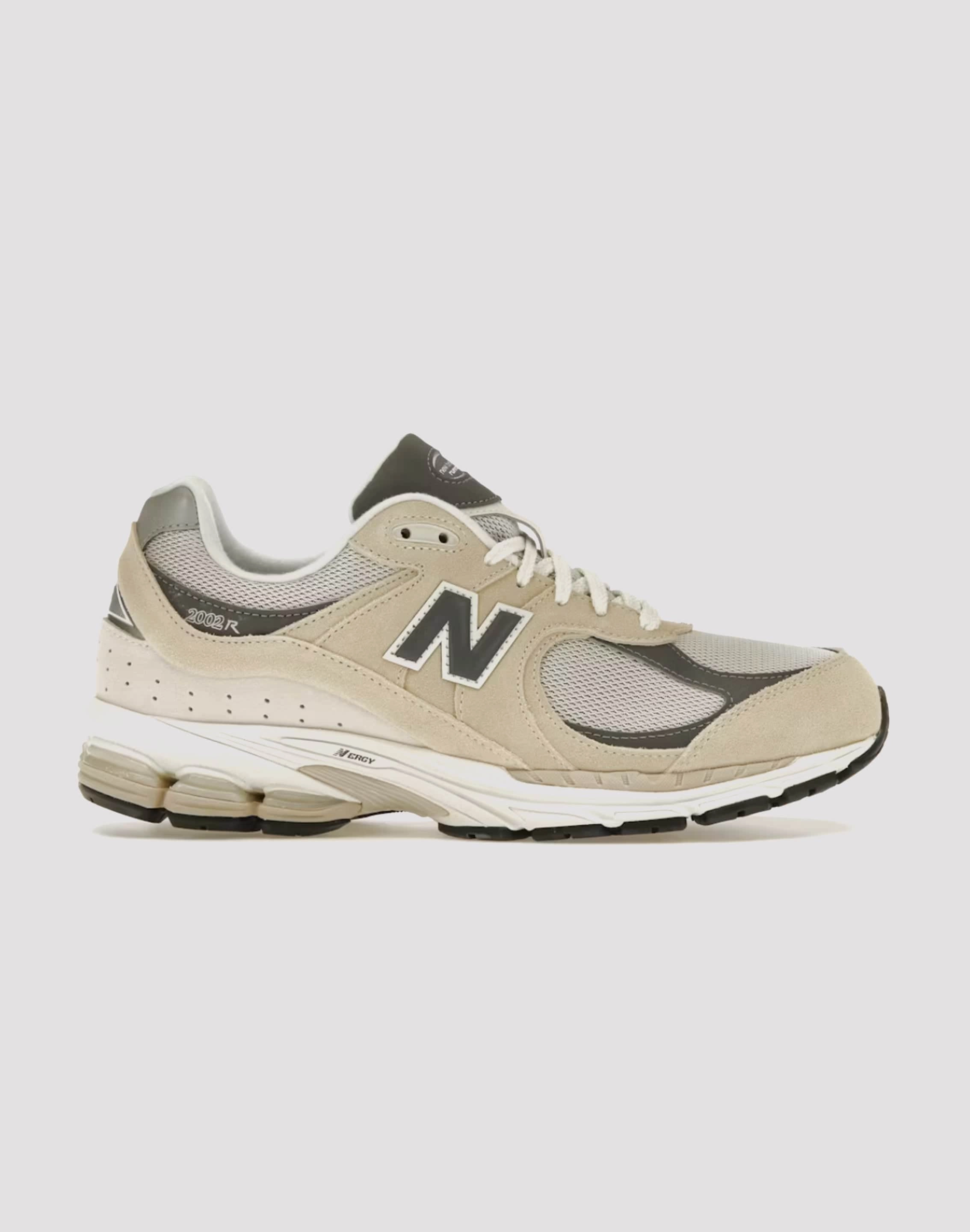 Comfort Flex Technology Unique grip New Balance 2002R