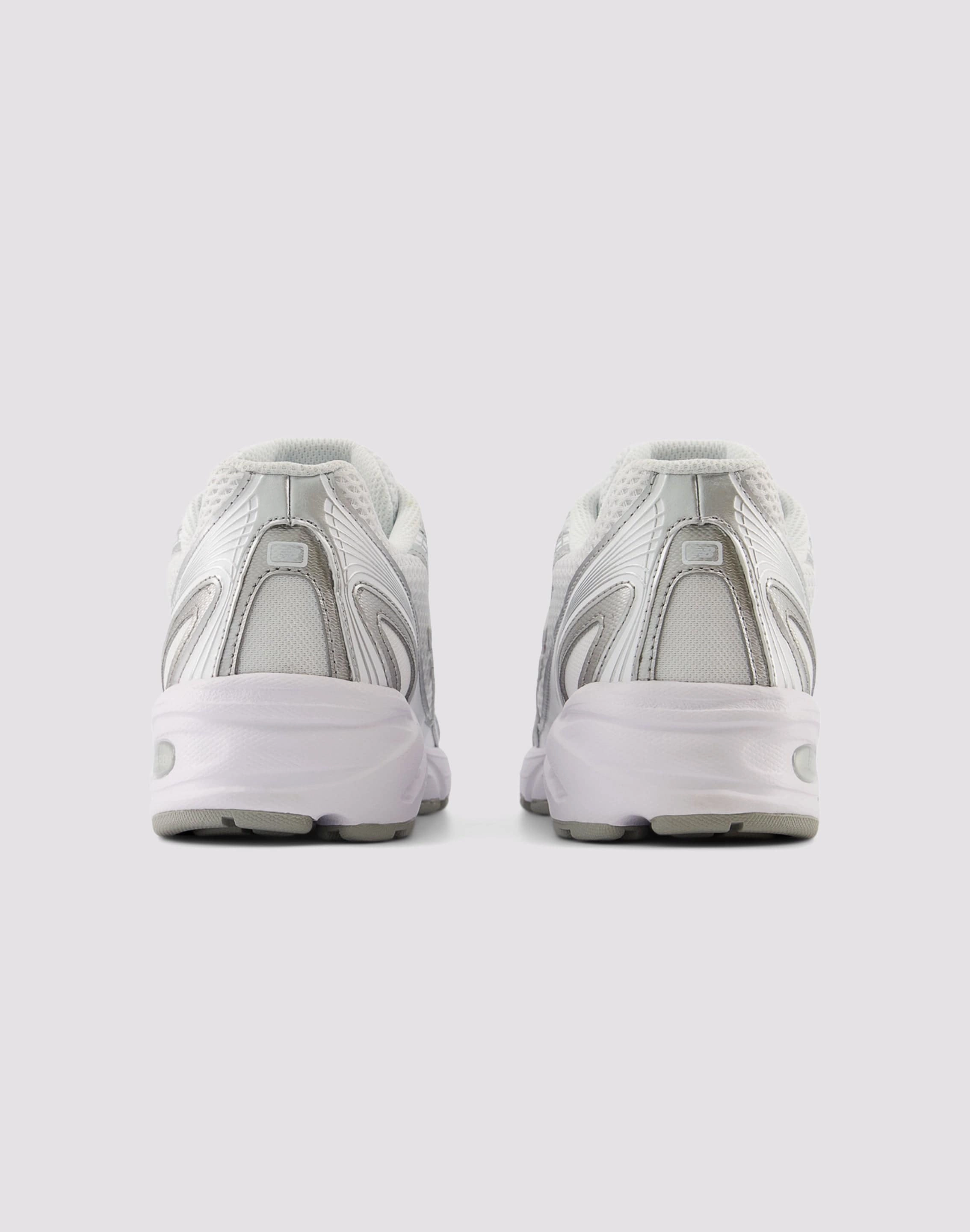 Elevated durability series New Balance 740