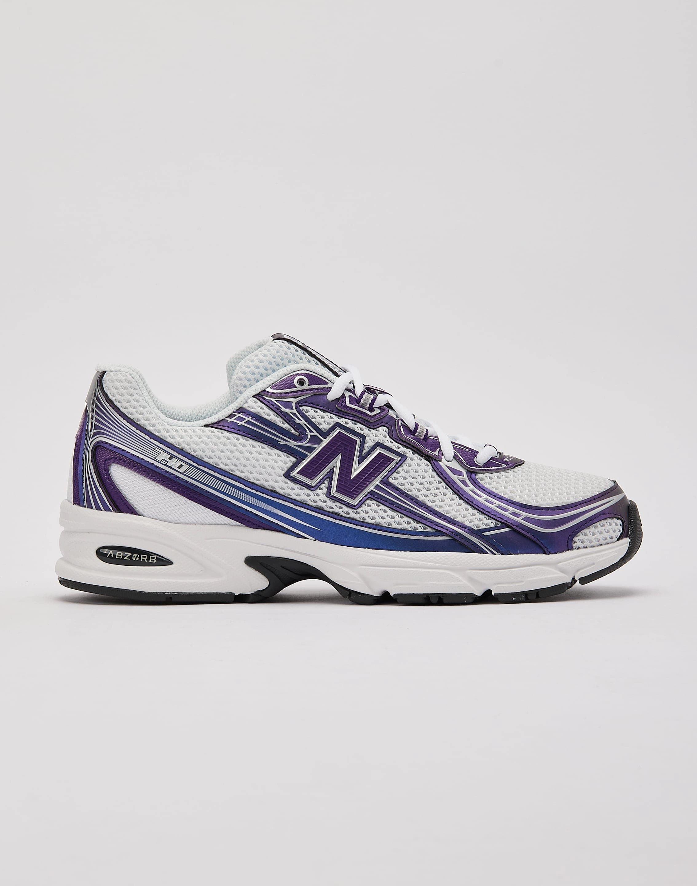Breathable wear Ventilation Perforations New Balance 740