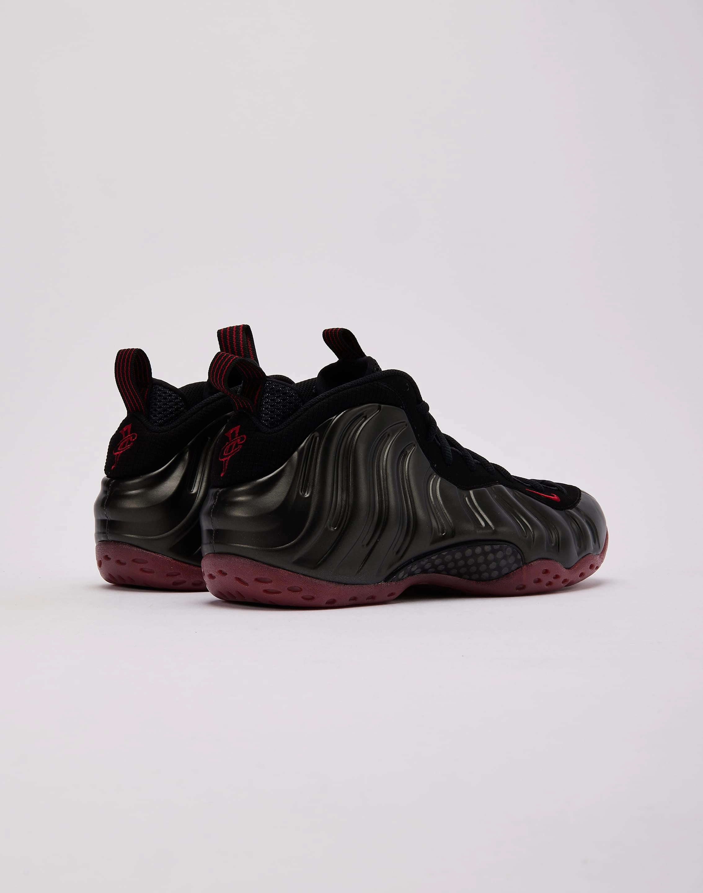 Durable outsole pattern Nike Air Foamposite One 'Black and Varsity Red'