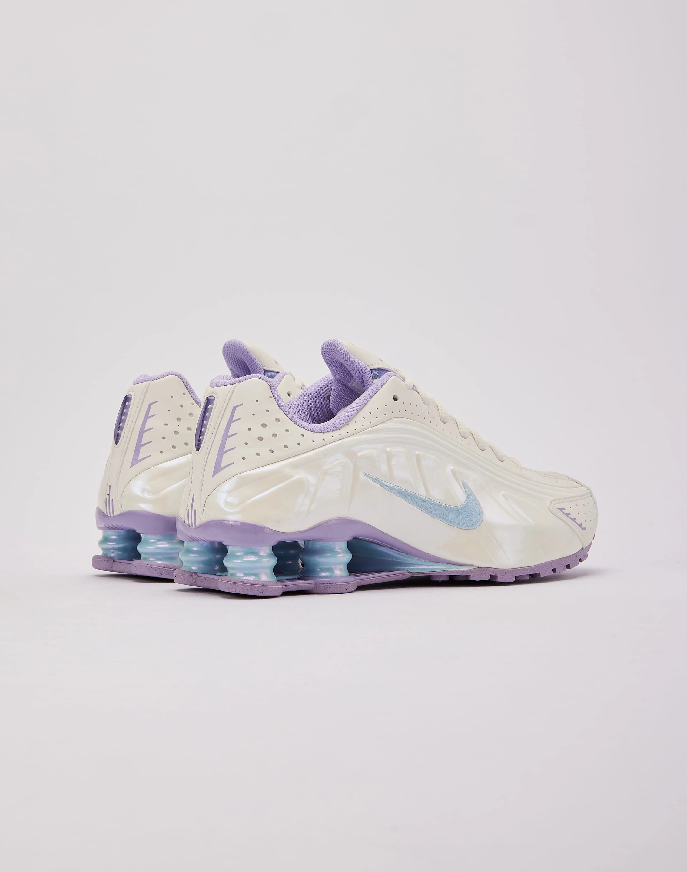 Recycled Components solo trip Nike Shox R4 Grade-School