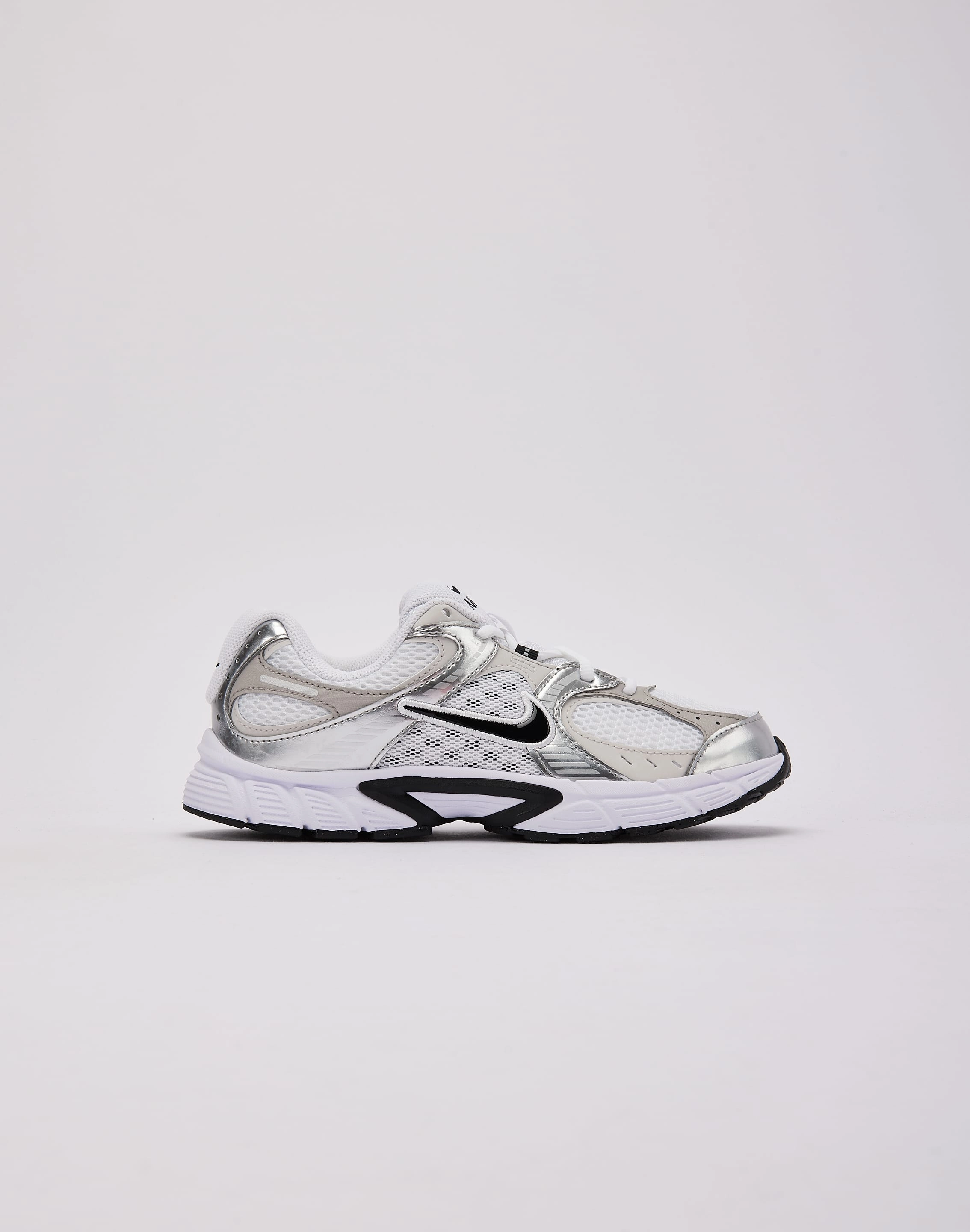 flexible rubber Arch Stability Technology Nike V5 RNR Grade-School