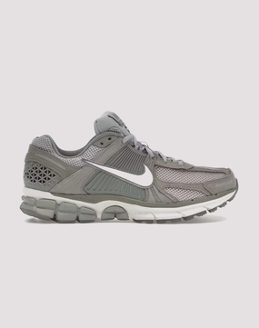 Nike Zoom Vomero 5 closure - type
