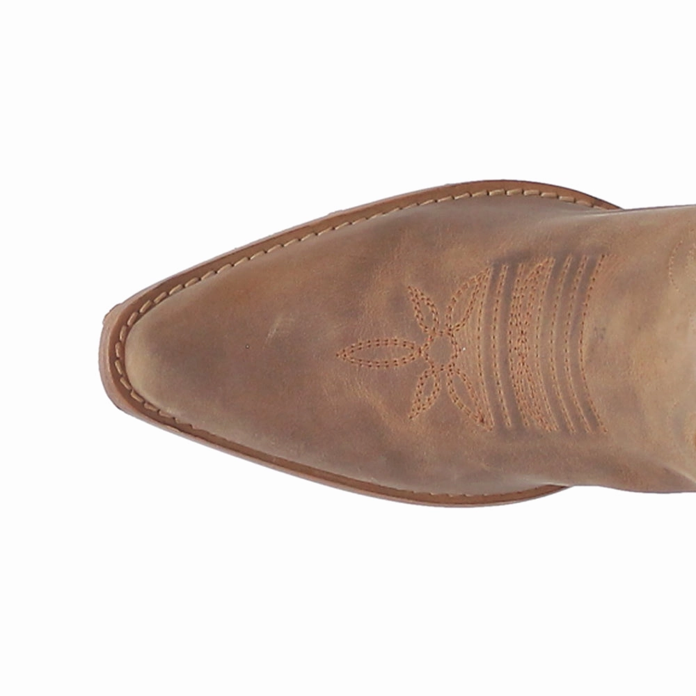 Rugged Look Karmel Embroidered Snip Toe Pull On Cowboy Boots