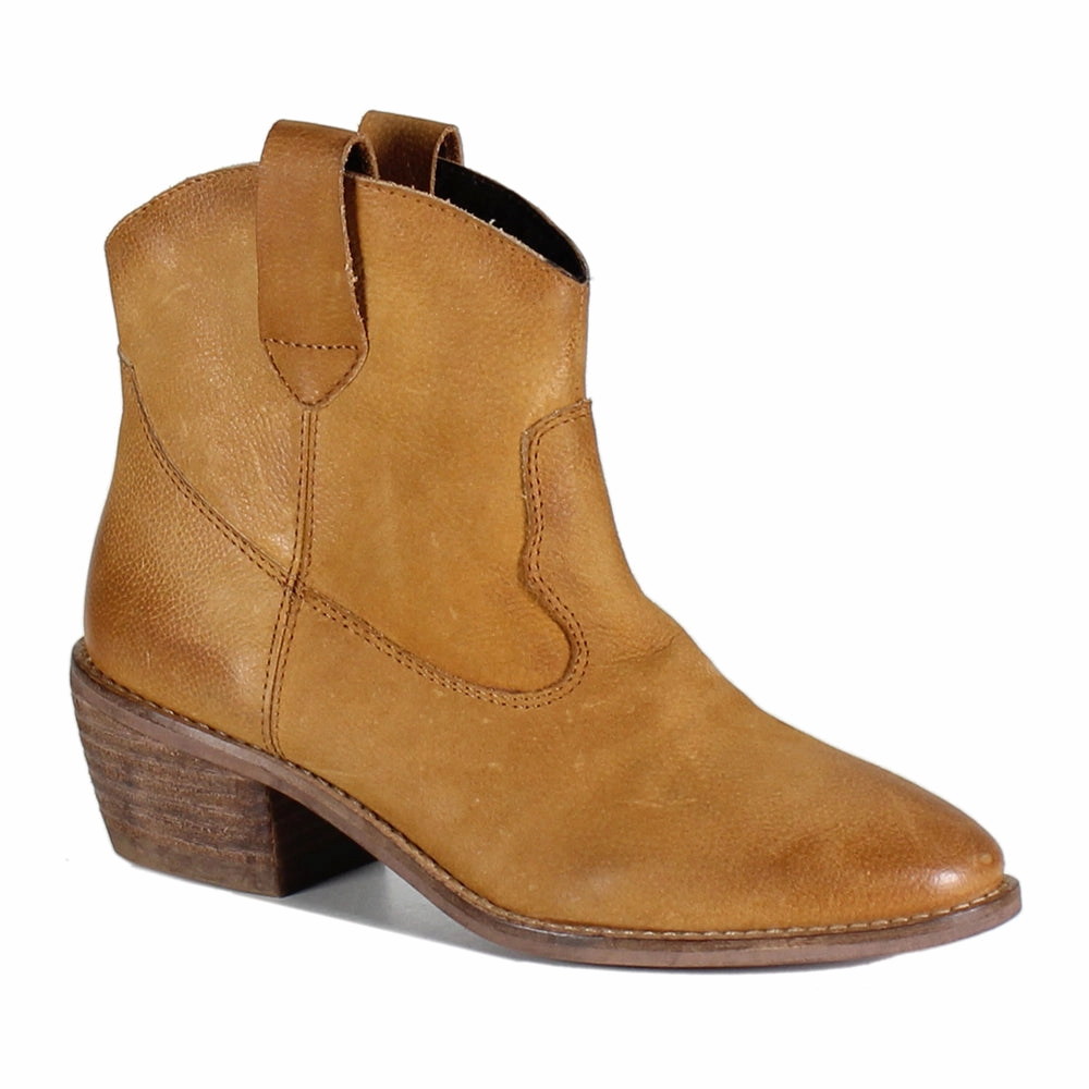 Outta Town Round Toe Pull On Booties Urban Trail Easy To Clean