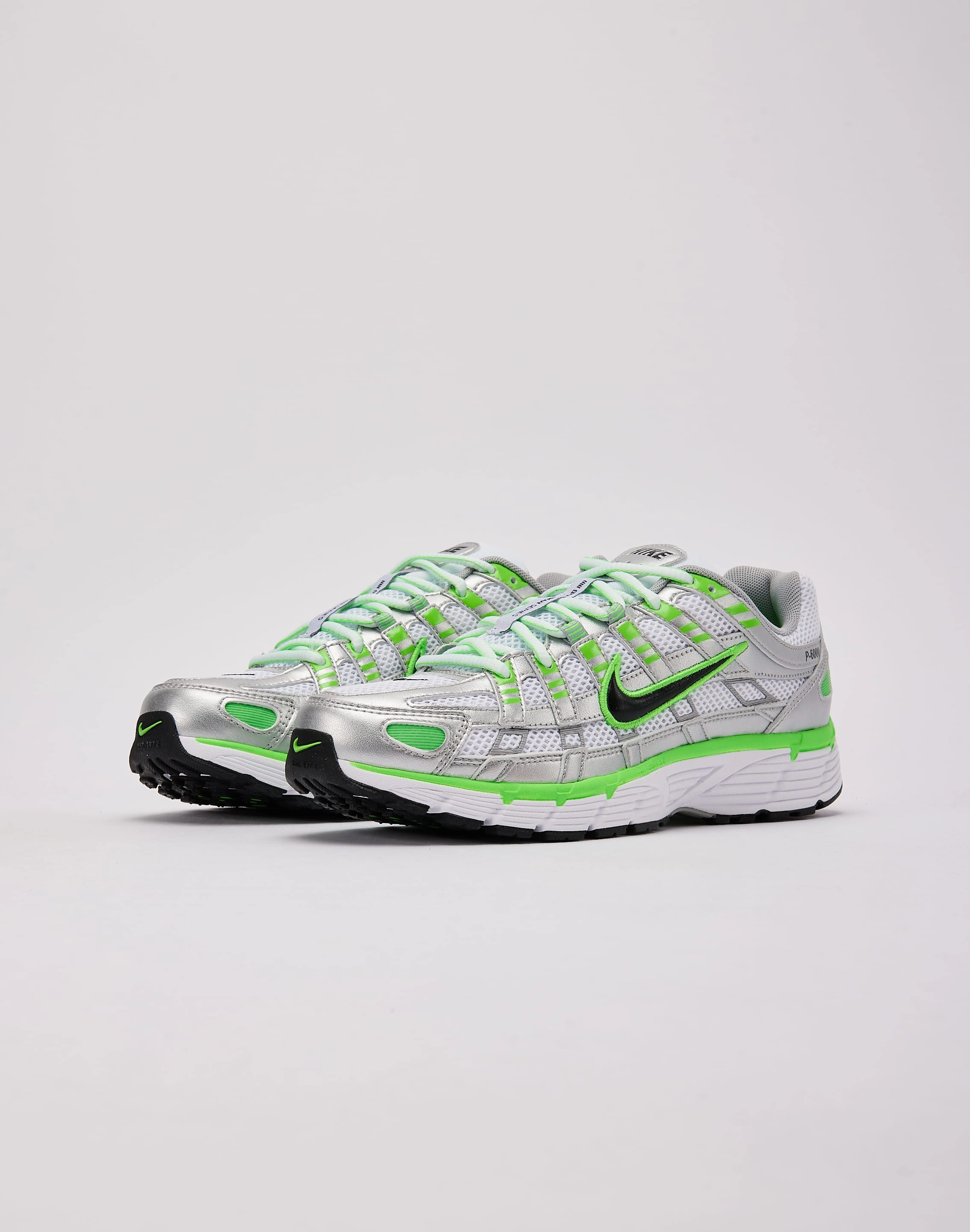 Nike P-6000 SE Adjustable lacing