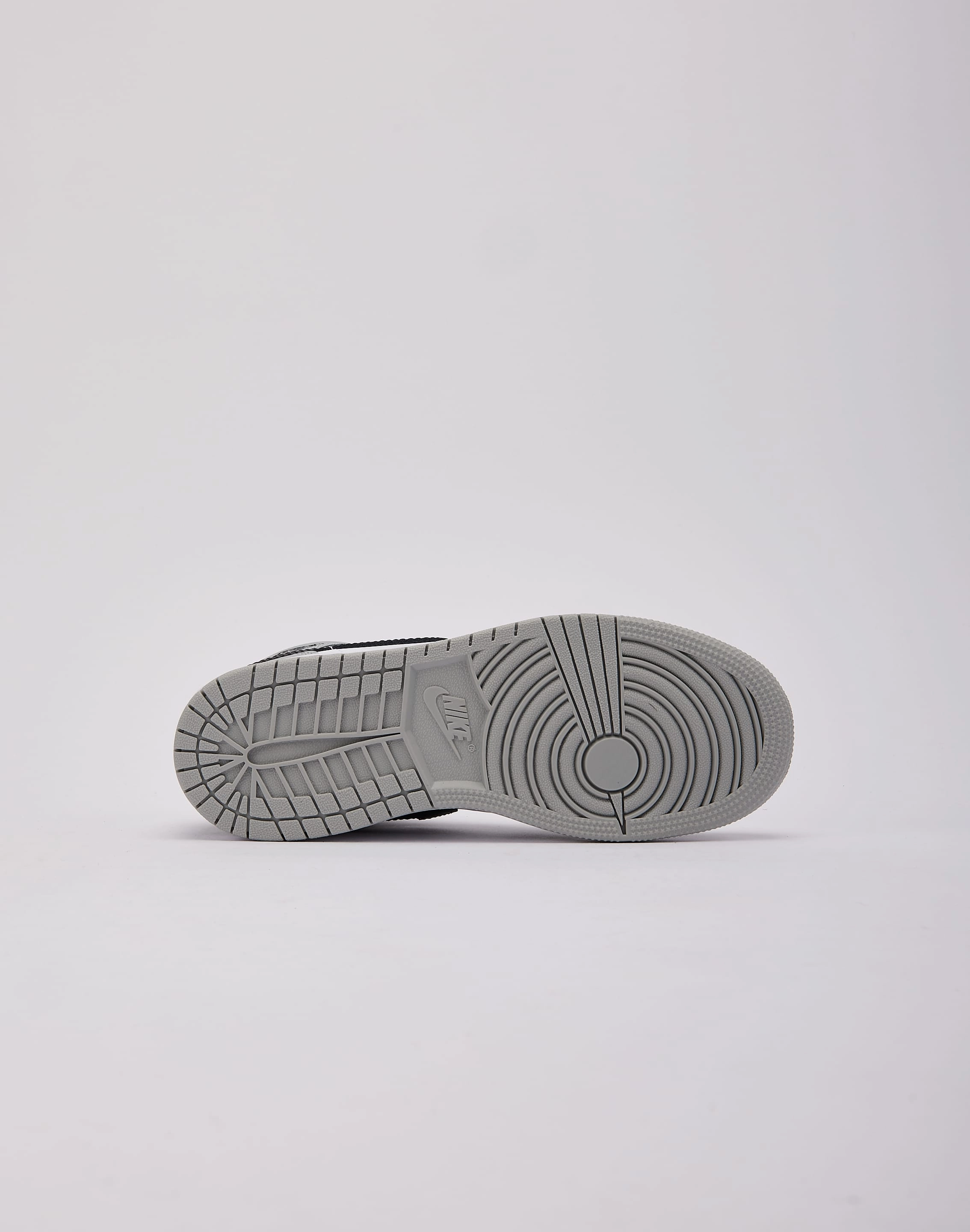 Jordan Air Jordan 1 Mid Grade-School Impact Diffusing Structure golfers - specific benefits