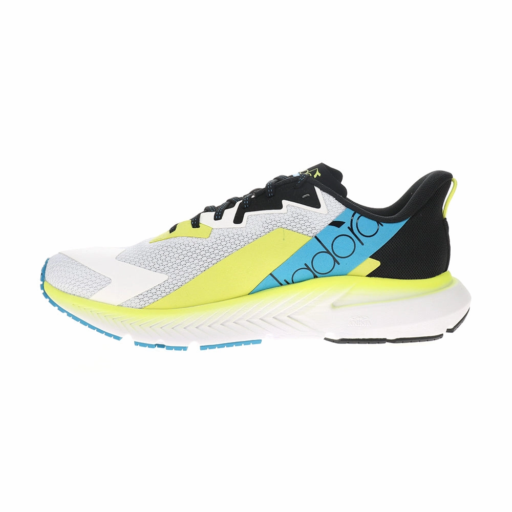 Iconic silhouette Mythos Blushield Volo 4 Running Shoes
