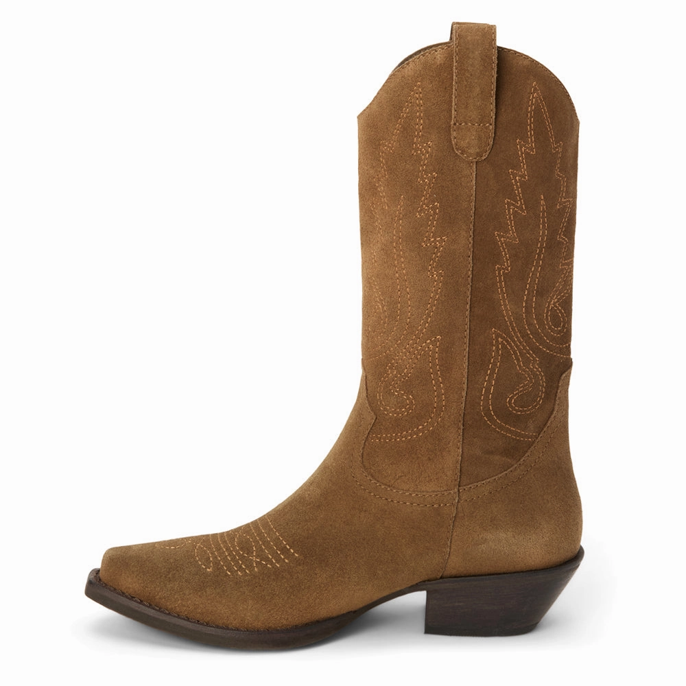 Gaucho Embroidered Snip Toe Cowboy Boots Crisp Look