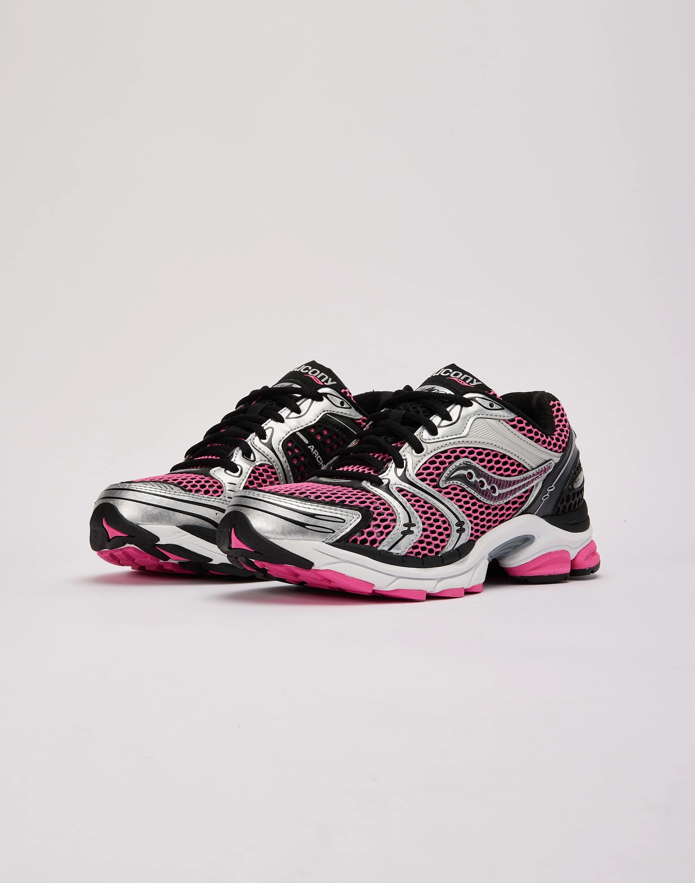 Typical Saucony ProGrid Triumph 4 Grade-School