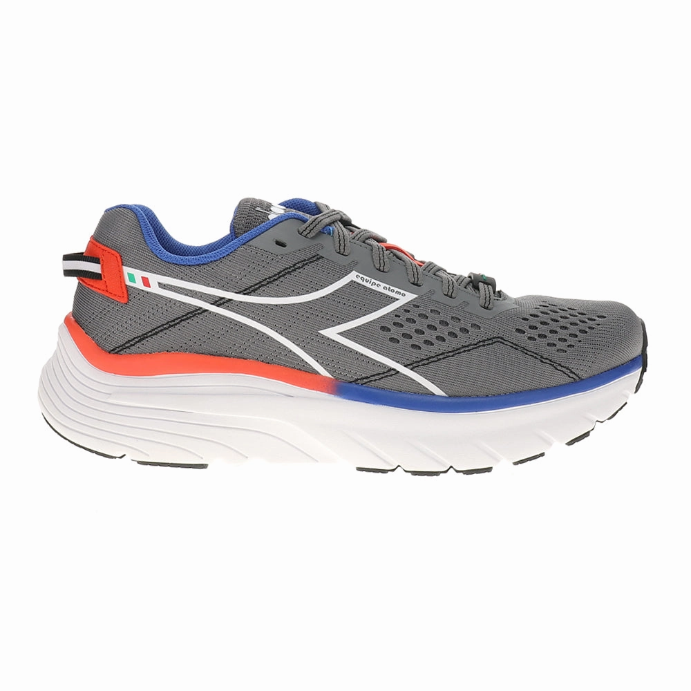 Equipe Atomo Running Shoes cross - trainers' versatility