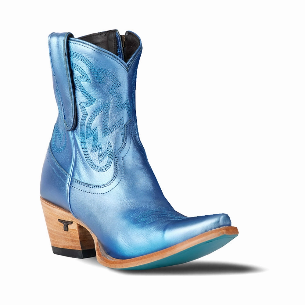 Ultimate Durability Sleek Construction Smokeshow Embroidered Metallic Snip Toe Cowboy Bootie
