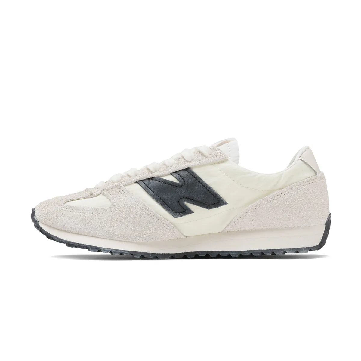 Distinctive flair 471 'Linen Angora'