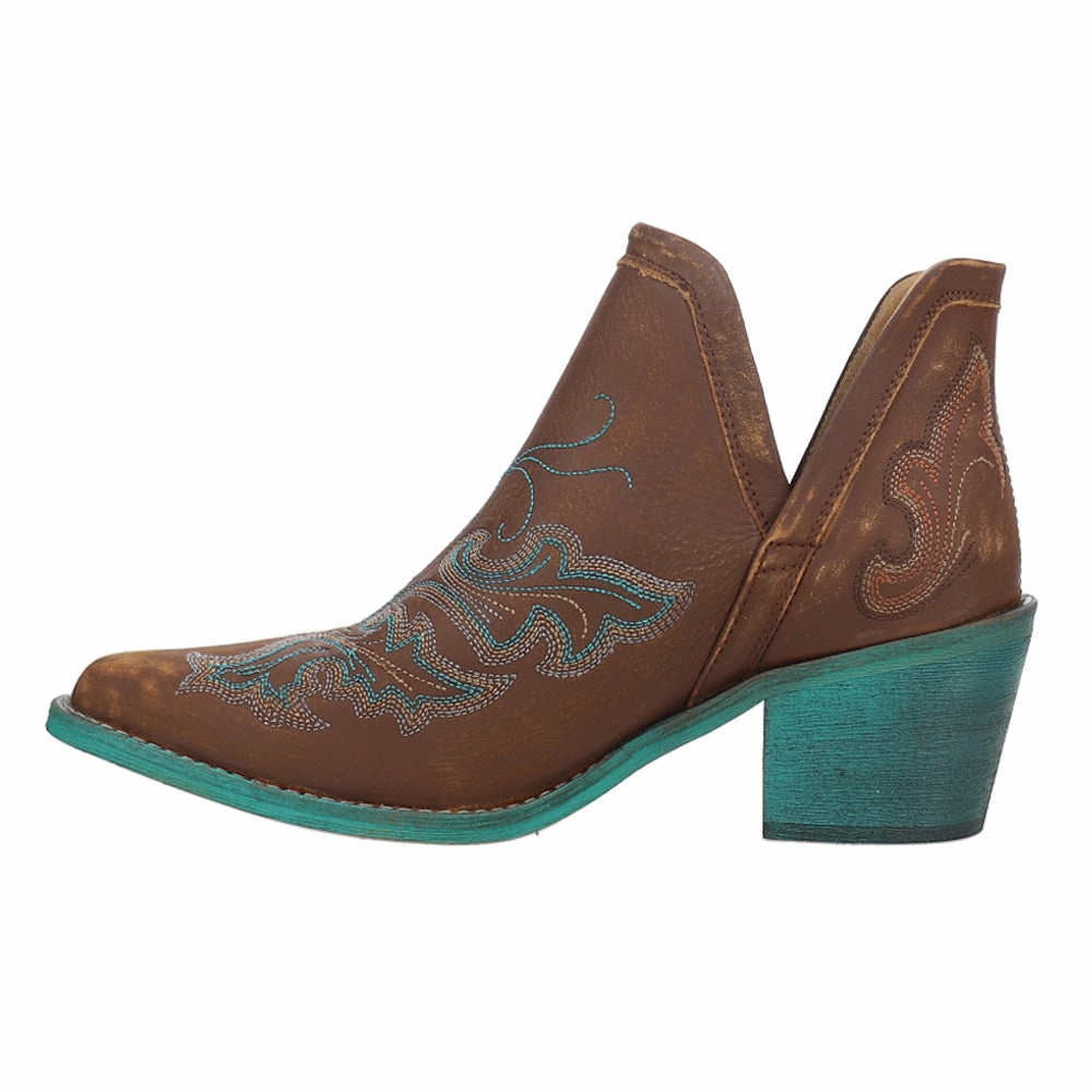 Soft Step Waterproof Weekend Wanderer Embroidered Pointed Toe Pull On Cowboy Booties