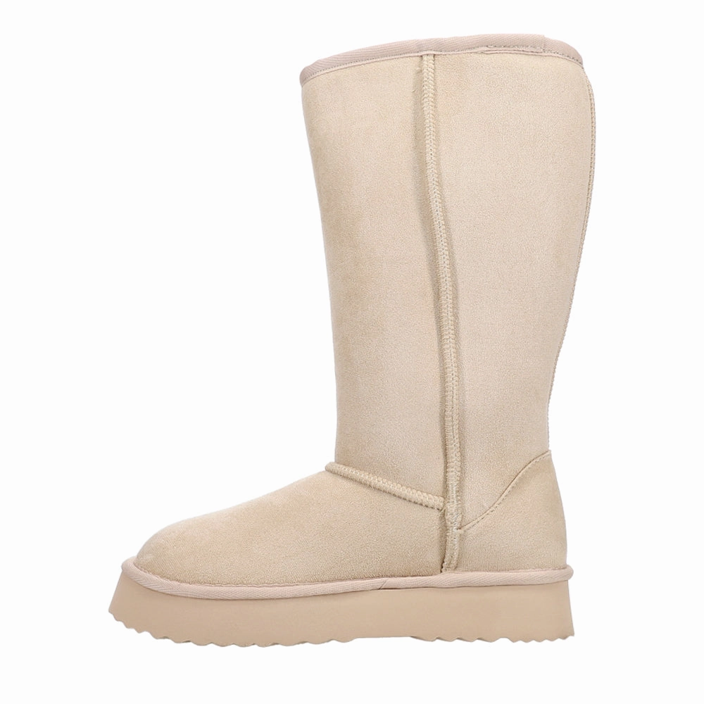 Lined interior Sun Valley Round Toe Pull On Platform Boots