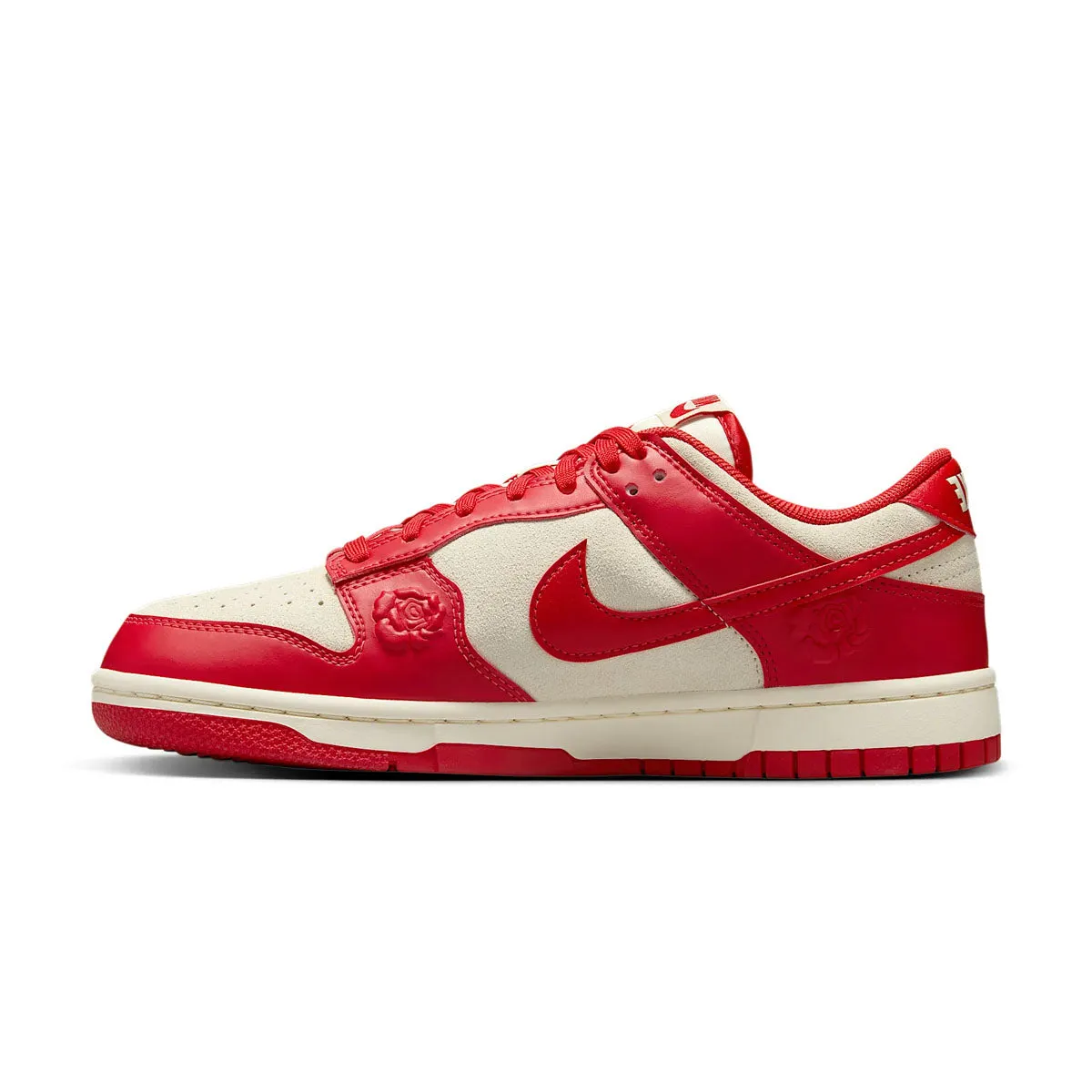 Wmns Dunk Low 'Red Roses' Foam Injection Molding Flexible Midsole Cushioning
