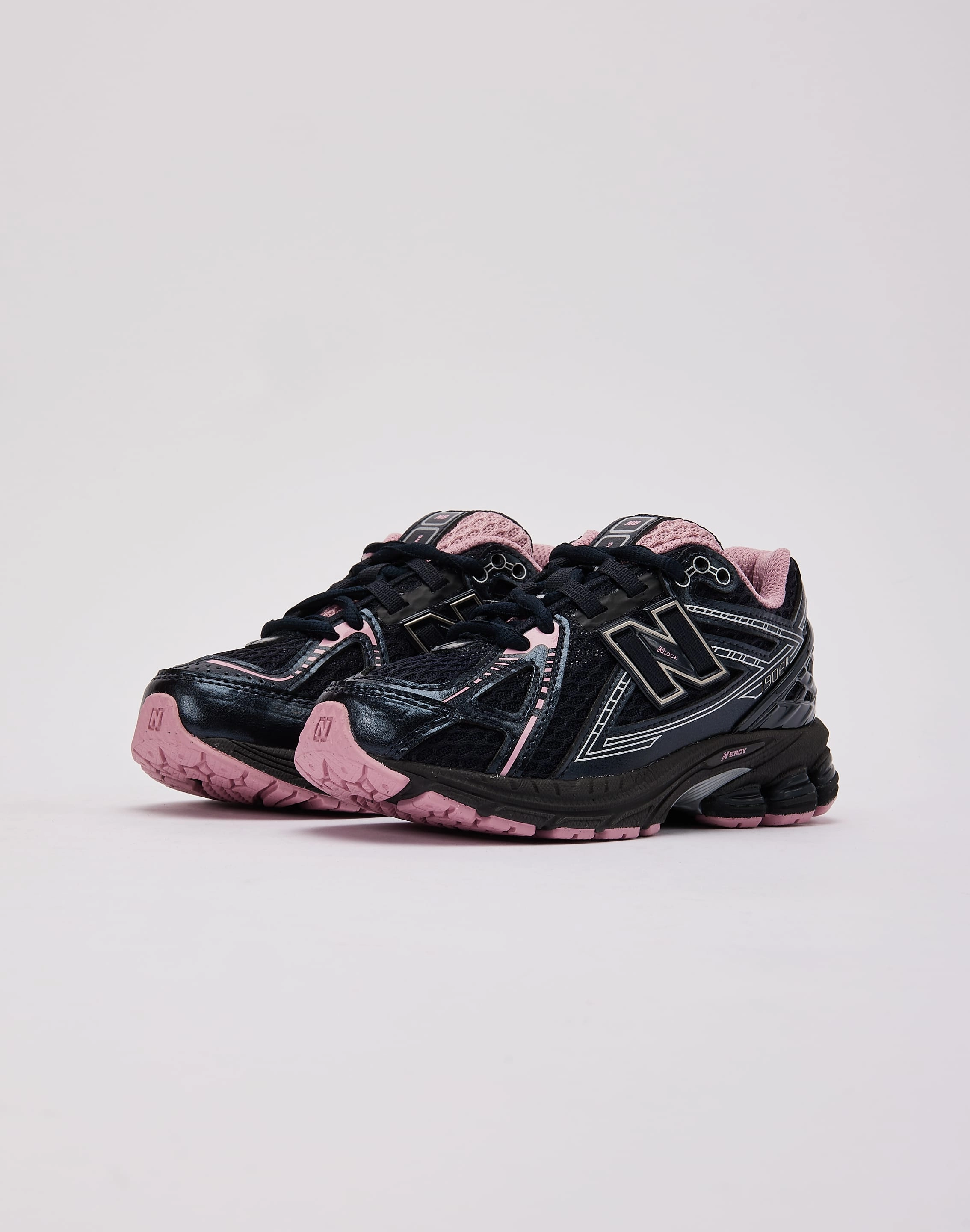 Glam silhouette Wide New Balance 1906R Pre-School