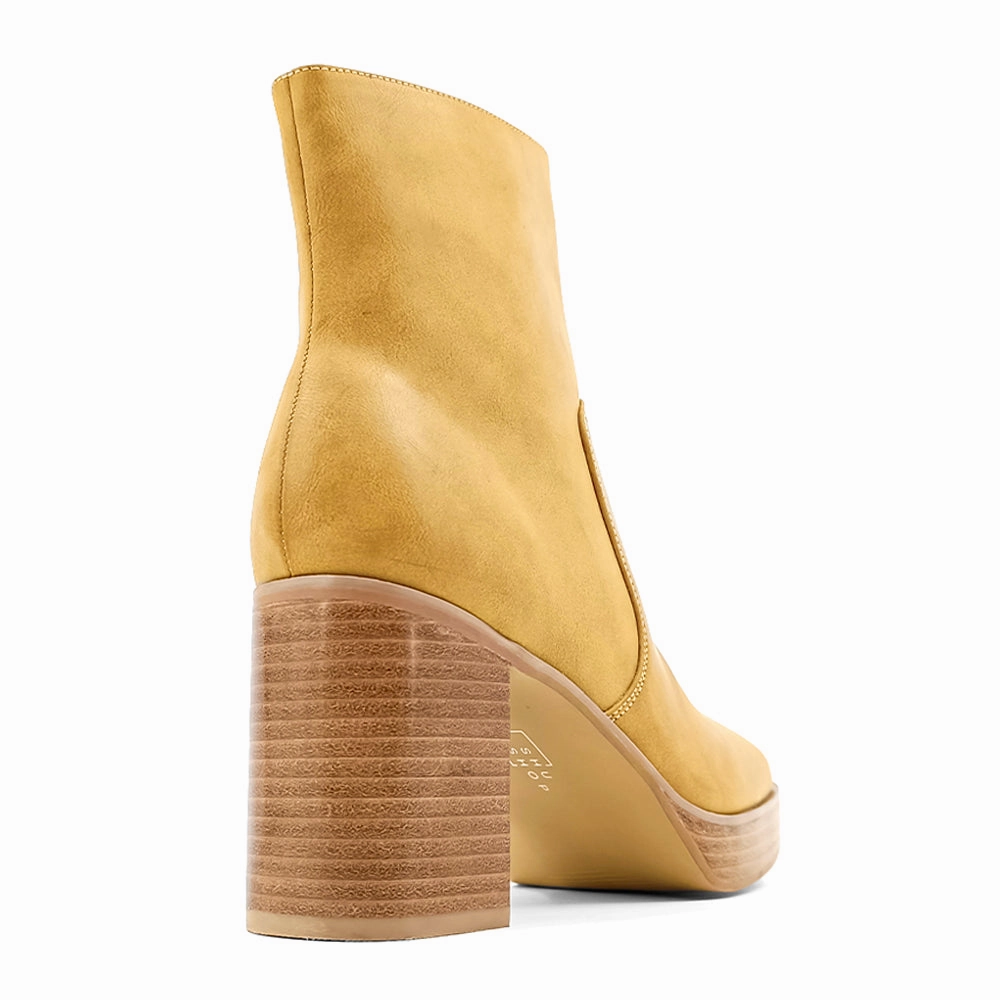 Simple Look On-the-Go Wear Vernita Round Toe Platform Zippered Boots