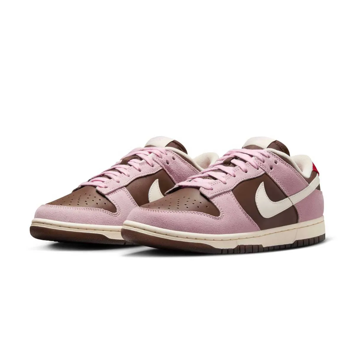 Wmns Dunk Low 'Neapolitan' traction - level Trend-setting arch