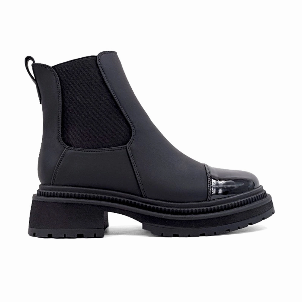 Zeina Round Toe Chelsea Boots Brogue Detail Country Side